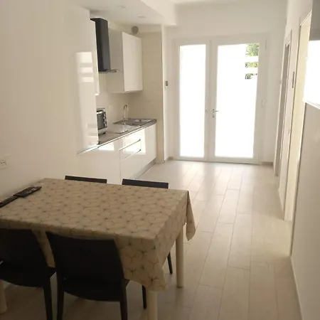 A Due Passi Dal Mare * カットーリカ